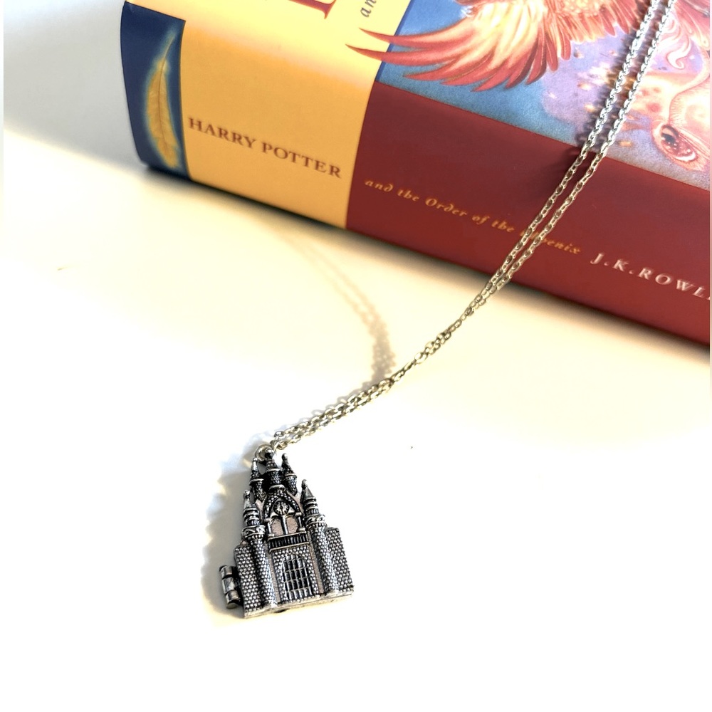 Harry Potter Necklace/School of Magic Castle Pendant Locket Necklace NEVER USED
